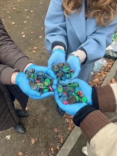 Små plastiklåg fra shotsrør