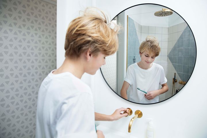 Vandprisen er eksploderet siden 2015. Alligevel ved mange ikke, hvad de selv bruger. En almindelig familie kan med meget små hverdagsgreb spare op mod 15.000 kroner om året – det handler om vaneændring og bevidsthed.