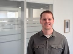Vi ønsker at gøre energiforbruget mere håndgribeligt. Hvis man helt konkret kan se, at en bestemt adfærd ikke er optimal, bliver det langt lettere at reagere og ændre adfærden med en mærkbar årlig besparelse til følge, siger Rasmus Clausen, Product Manager hos Brunata.