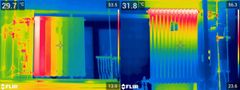 Termografibillederne viser forskellen mellem en radiator med en jævn varmefordeling (1) og en radiator, hvor en del af overfladen ikke afgiver varme effektivt (2).