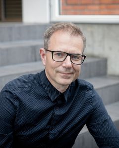 Folk har generelt godt styr på, hvad der skal til – det handler mest af alt om, at man skal tilpasse det, når årstiden begynder at skifte. Derfor kan selv små ændringer gøre en stor forskel for indeklimaet, siger Morten Duelund.