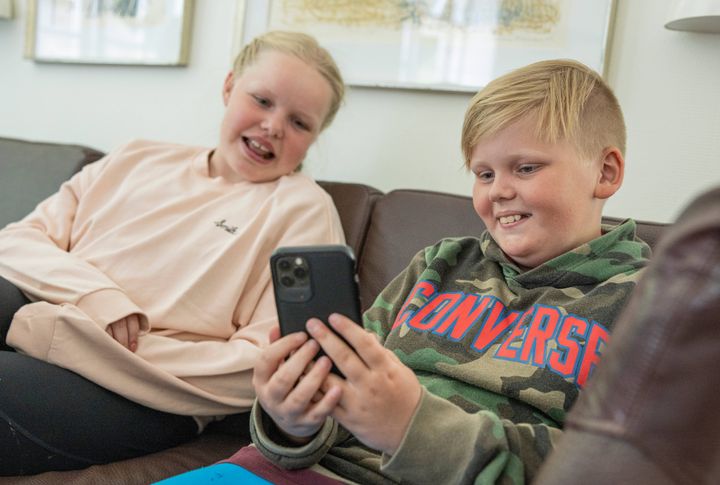 På Julemærkehjemmene må børnene bruge mobil en halv time om dagen.