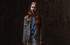 I en ny kampagnefilm viser Julemærkehjemmene, hvordan voksne lider af lavt selvværd pga. barndommens mobberi.