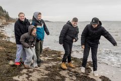 Overskuddet fra salget af Julemærket går til arbejdet med børn på Julemærkehjemmene.