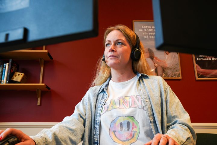 Vicki er en af de heldige medarbejdere hos Danske Spil, der ringer ud til heldige vindere.