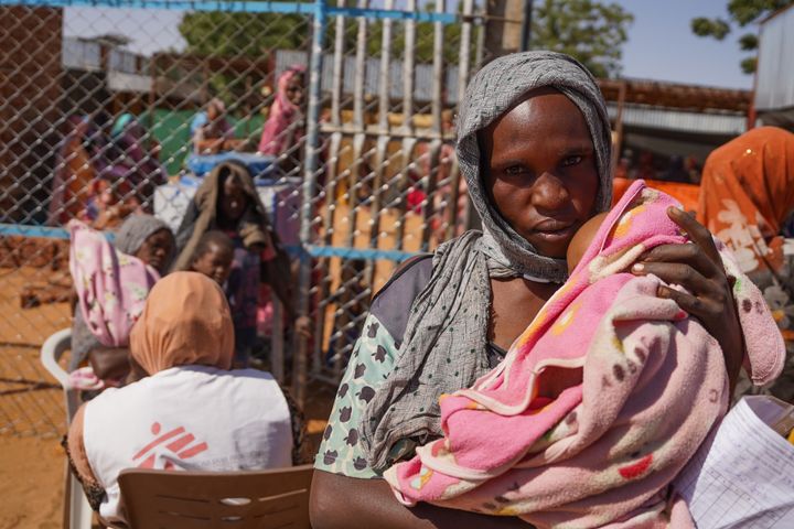 I Zamzam-lejren i det nordlige Darfur bor mere end 300.000 internt fordrevne. Her behandler Læger uden Grænser blandt andet børn med underernæring.