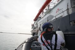 Personale træner på Læger uden Grænsers nye redningsbåd på Middelhavet.