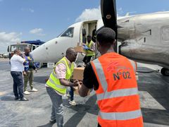 19. maj 2026: En Læger uden Grænser-lastbil i Bunia Lufthavn i DR Congo bliver lastet med medicinsk udstyr, herunder værnemidler og medicinske forsyninger.