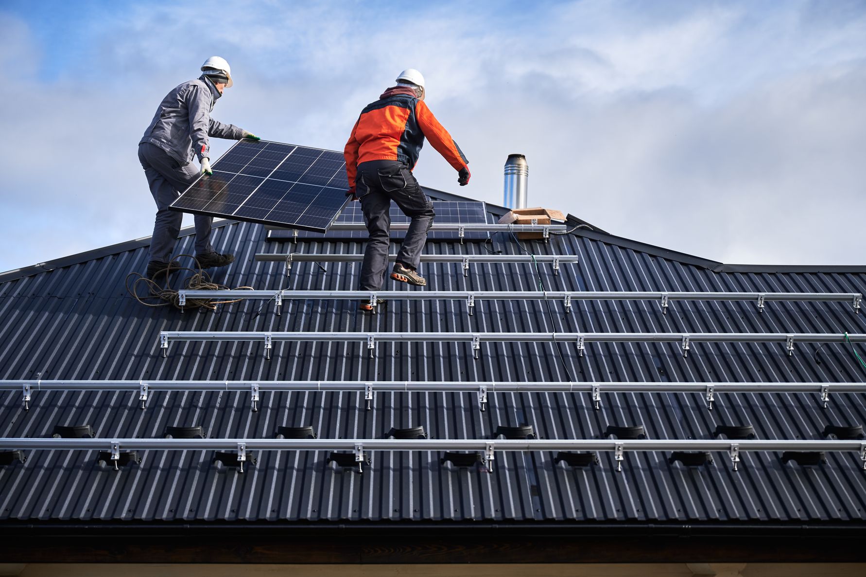 Solceller er populære. Det viser tal fra Vurderingsstyrelsen. Og med god grund. De giver nemlig mulighed for både at spare på pengene og reducere CO2-udledningen.