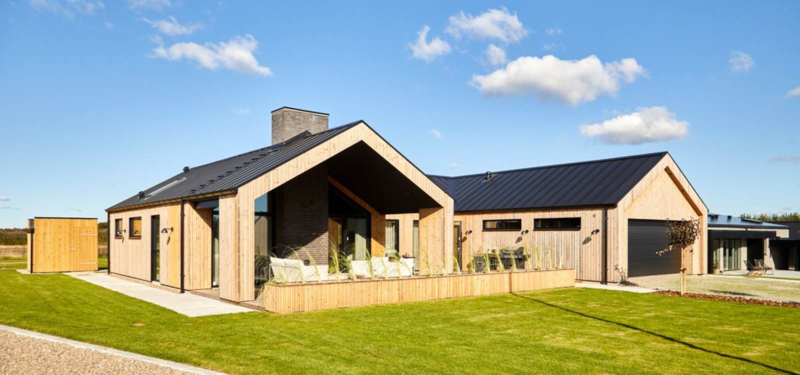 Nutidens parcelhuse er ikke længere standardløsninger, men unikke hjem, der kombinerer personlighed, funktionalitet og bæredygtighed.