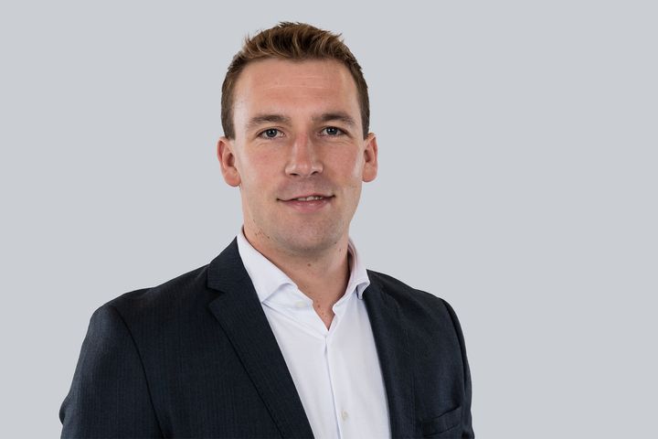 Christian%20Kortegaard%20bliver%20ny%20butikschef%20i%20Nybolig%20Brovst%20fra%20begyndelsen%20af%202026.%20Her%20vist%20smilende%20i%20jakkes%E6t.