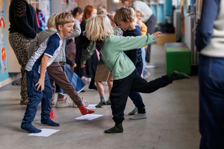 Elever fra Skovvangsskolen i Aarhus oplever bevægelse i undervisningen.