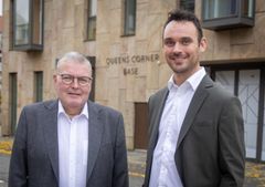 Thøger Christiansen (tv), formand for GF MidtVest og afdelingsdirektør Jesper Thomsen ser frem til at flytte i større lokaler. Det er nødvendigt med mere plads efter flere års solid vækst i GF MidtVest.