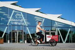 Middelfart Sparekasse gør for fjerde gang klar til at gå sammen med et andet pengeinstitut. Sparekassen fusionerede med Folkesparekassen i 2021, Fanø Sparekasse i 2023, Nordfyns Bank i 2025 og nu har bestyrelserne i Rønde Sparekasse og Middelfart Sparekasse præsenteret en sammenlægningsaftale.