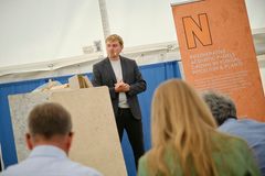 I 2025 vandt Jon Strunge og Naturpladen førstepræmien på 250.000 kr. I år dyster de tre finalister, Insutex, Circrete og GreenGuard Automation om både førstepræmien og en ny publikumspris på 75.000 kr.